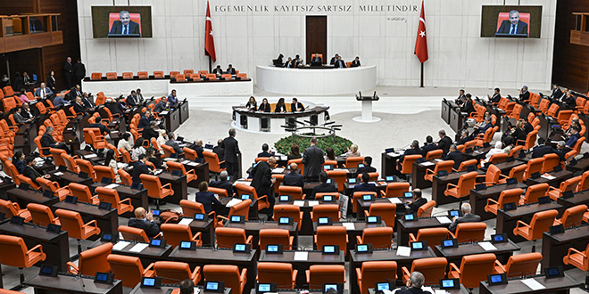 Memur maaşı ve emekli aylıklarını arttıran teklif Genel Kurul'da