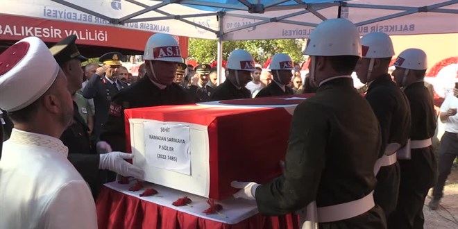 Şehit Sözleşmeli Er Ramazan Sarıkaya, son yolculuğuna uğurlandı