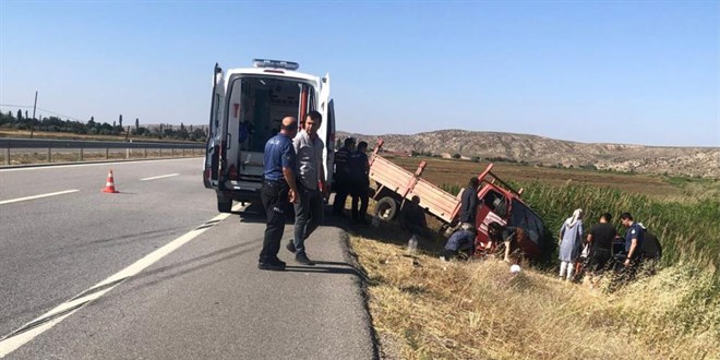 Tarlada deheti yaadlar, kamyoneti zerlerine srd: 1 l, 5 yaral