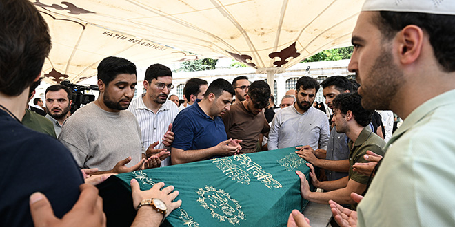 Dondurucuda cesedi bulunan Milli Gazete yazarının oğlu toprağa verildi