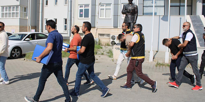 Depremzede vatandaşları dolandıran 14 şüpheli tutuklandı