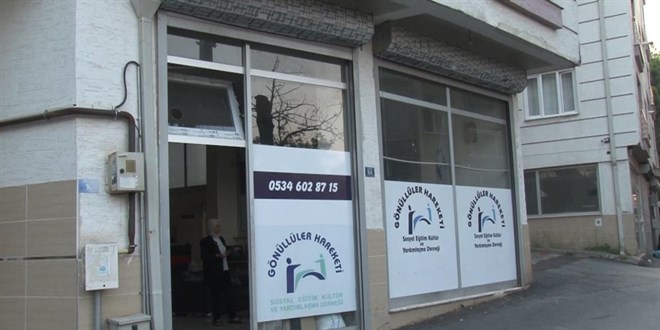 Depremzedeler için toplanan yardımları çaldılar