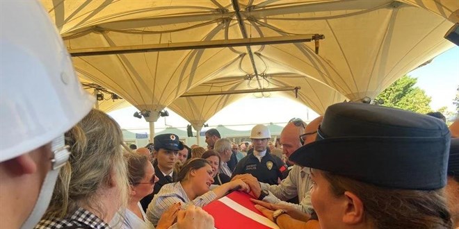 'Dur' ihtarına uymayan motosikletlinin şehit ettiği polise veda