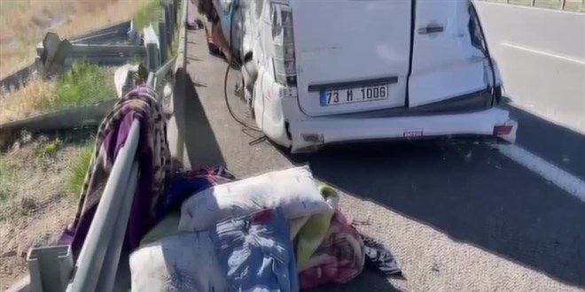 Nevehir'de devrilen minibsteki 24 kii yaraland