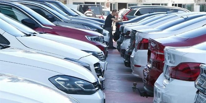 Oto galericiler yasak dinlemedi: İkinci elde fiyatlar hala yüksek