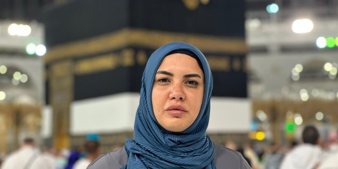 Umre fotoğrafıyla gündeme gelen Fulya Öztürk'ten açıklama