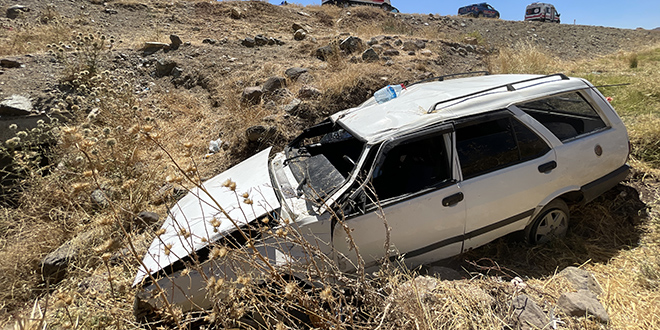 Dere yatağına devrilen otomobildeki 1 kişi öldü, 2 kişi yaralandı