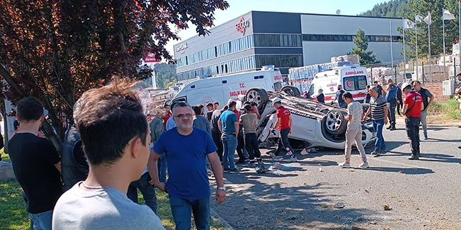 Düğün alışverişi dönüşü kaza yapan otomobildeki çocuk öldü