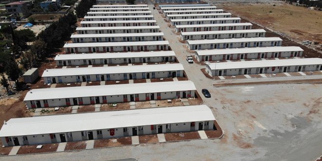 Enkaz kentte depremin yaraları sarılıyor: Briket evlerde yaşam başladı
