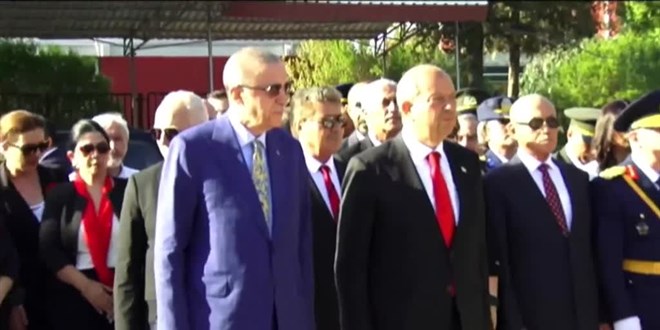 Cumhurbakan Erdoan, Lefkoa'daki Atatrk Ant'n ziyaret etti