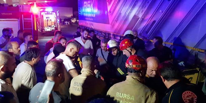 Bursa'da tra arkadan arpan otomobilin srcs ld