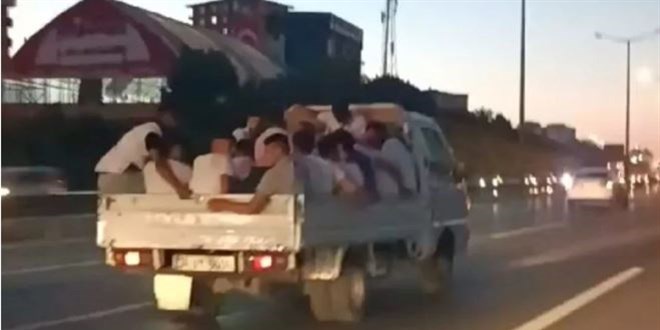 TEM'de kamyonet kasasında şaşkına çeviren yolculuk