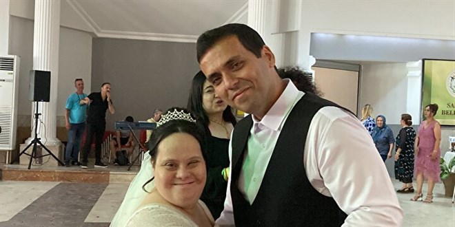 Manisalı anne Down sendromlu kızının düğün hayalini gerçekleştirdi