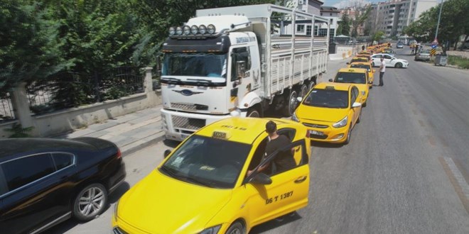 Başkent'te tarife yenilendi, taksiciler güncelleme için uzun kuyruklar oluşturdu