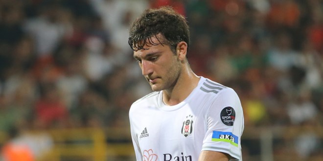 Beşiktaşlı futbolcuya trafikte saldırı