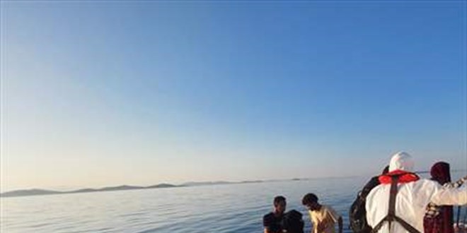 Ayvalık açıklarında 16 düzensiz göçmen yakalandı, 13 yabancı uyruklu kurtarıldı
