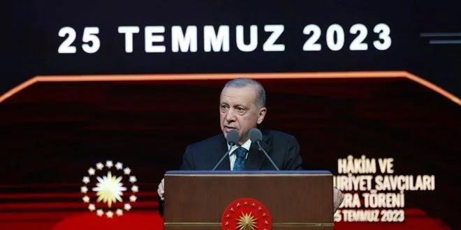 Erdoğan: Önceliğimiz Türkiye'yi darbe anayasasından kurtarmak