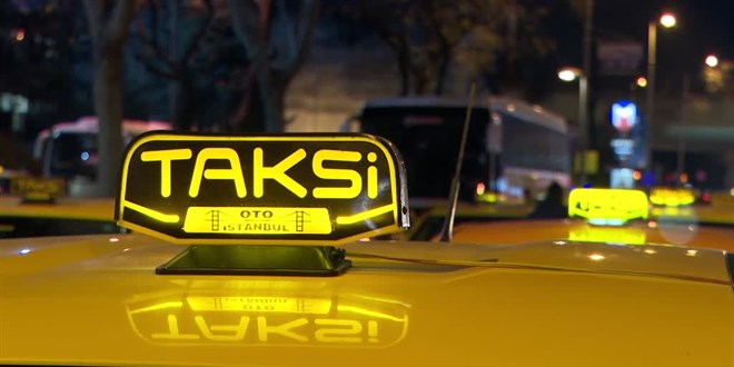 İstanbul'da müşteri gibi davranan polisi almayan taksicinin ehliyetine el konulduğu belirlendi