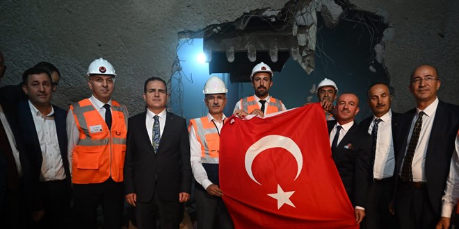 Yüksekova - Yeniköprü tünelinde ışık göründü