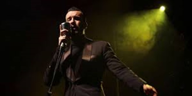 LGBT'li paylaşım Cem Adrian konserini iptal ettirdi