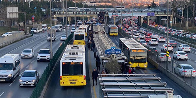 İstanbul'da toplu ulaşıma zam ertelendi