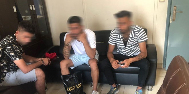 'Askere gideceğim' diyerek para toplayan 3 kişi yakalandı