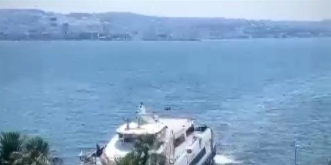 İzmir'de yolcu gemisi kıyıya böyle çarptı