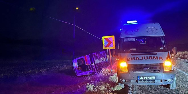 Kahramanmara'ta hasta tayan ambulans devrildi: 5 yaral