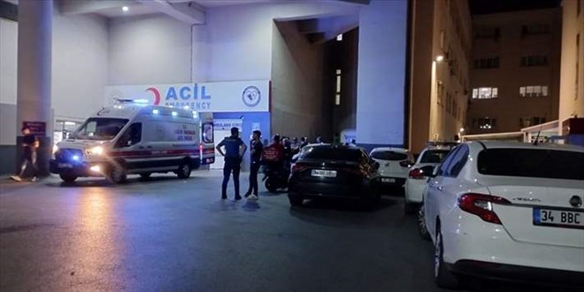 Kocaeli'de kovalamaca sonucu durdurulan araçtan açılan ateşle 1 polis yaralandı