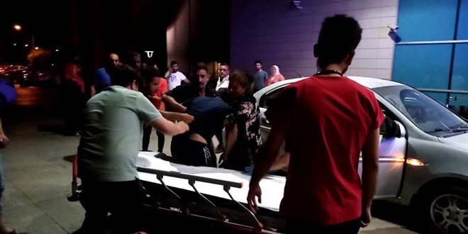 Komşular arasında gürültü kavgası: 2'si ağır 3 yaralı