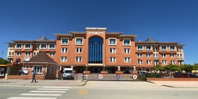 Eşini ve iki polis memurunu yaralayan şahıs tutuklandı
