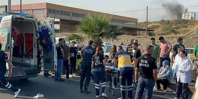 İşçileri taşıyan minibüs kaza yaptı: 25 yaralı