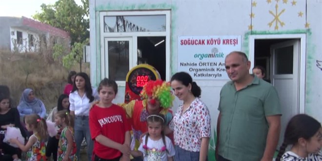 Mahalleli 6 yandaki depremzede Melek'i glmsetmek iin seferber oldu