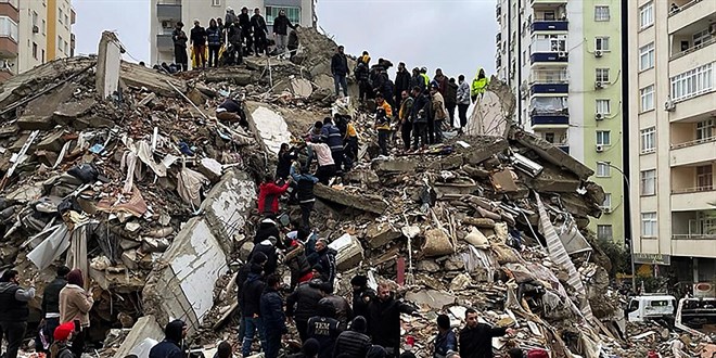 Depremde 137 kişinin öldüğü 2 apartman hem ruhsatsız hem projesiz