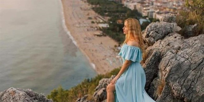 Antalya'da Rus ve Ukraynalılar kaçak fotoğrafçılığa da başladı