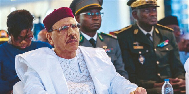 Nijer'in devrik lideri vatana ihanetten yarglanacak