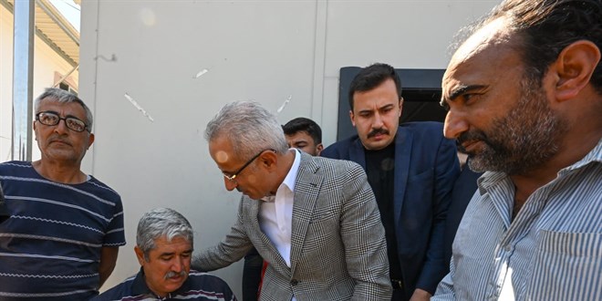Yük trenleri deprem bölgelerine yardım taşımaya devam ediyor