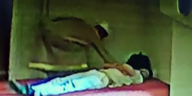 İmam cübbesi giyerek camide hırsızlık yaptı