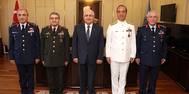 Kara ve Hava Kuvvetleri'nde devir teslim törenleri yapıldı