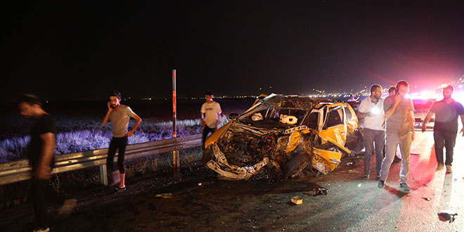 6 otomobilin karıştığı trafik kazasında 3 kişi öldü, 8 kişi yaralandı