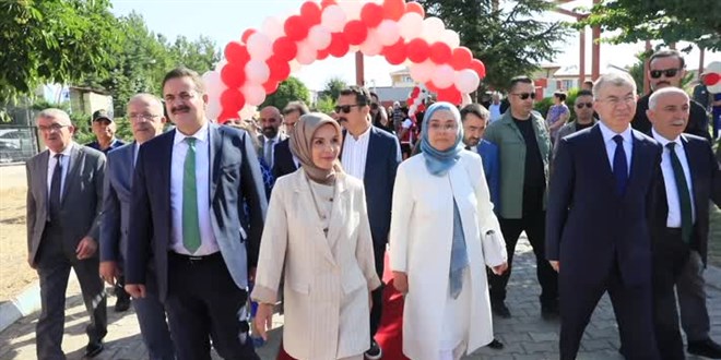 'Sevgi ve merhametin hakim olduğu bir dünyada yaşamak için çocuklara ihtiyacımız var'