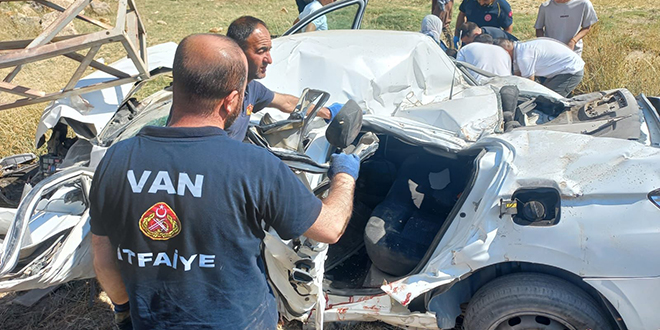 Van'da otomobilin şarampole yuvarlanması sonucu 2 kişi öldü