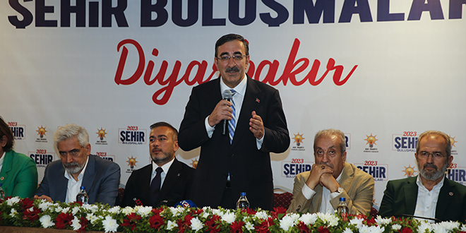 Cevdet Yılmaz: Bazı belediye başkanları, başkanlık dışında her şeyi yapıyor