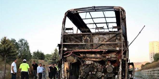 Kastamonu'da seyir halindeki yolcu otobüsü yandı