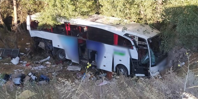 Otobüs kazasında ölen 12 kişinin kimlikleri belli oldu