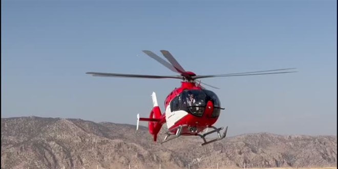 Şırnak'ta kanser şüphesi bulunan kadın, ambulans helikopterle Diyarbakır'a nakledildi