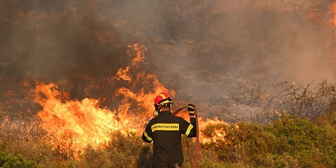 Yangınların devam ettiği Yunanistan'da 18 ceset bulundu
