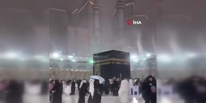 Kabe'de şiddetli yağış ve fırtına