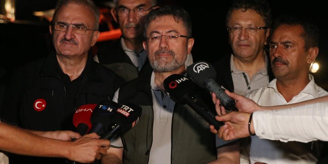 Bakan Yumaklı, Çanakkale'de yangınla ilgili son durumu açıkladı