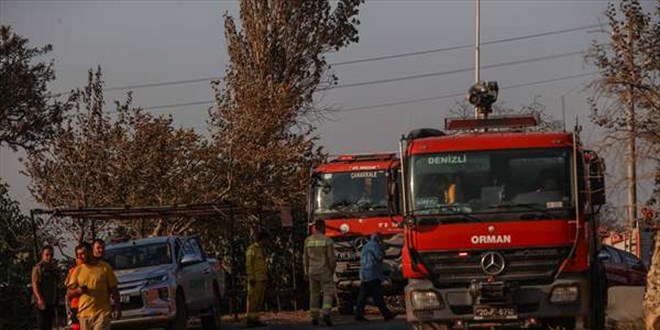 Çanakkale'deki orman yangınında 1251 kişi tedbir amaçlı tahliye edildi